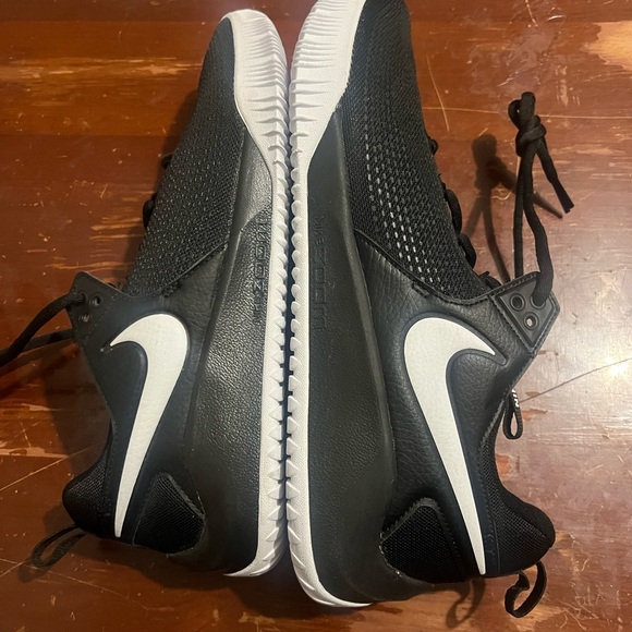 Nike Black and White Athletic Hyperace 2 fits men size 10 new - Picture 1 of 6